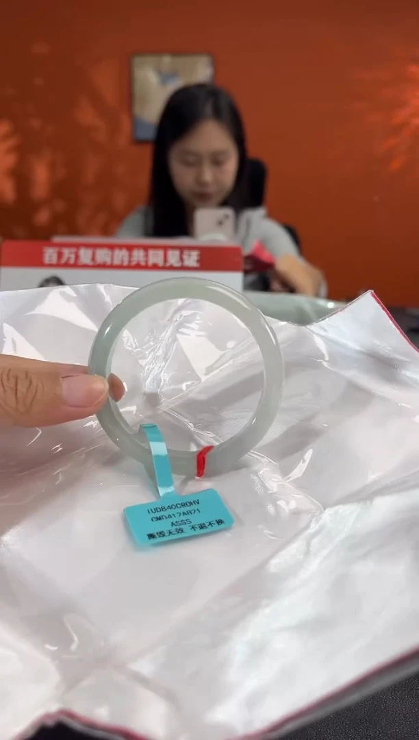 未镶嵌手镯翡翠8        圈口51