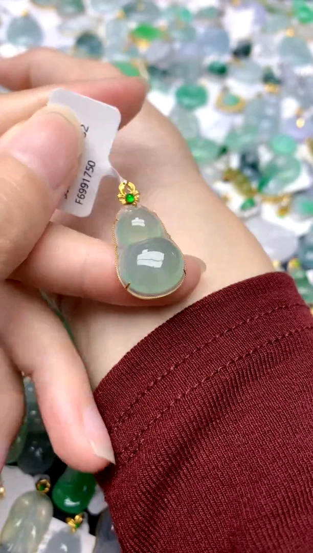 颈饰18K金镶嵌翡翠天然A货翡翠