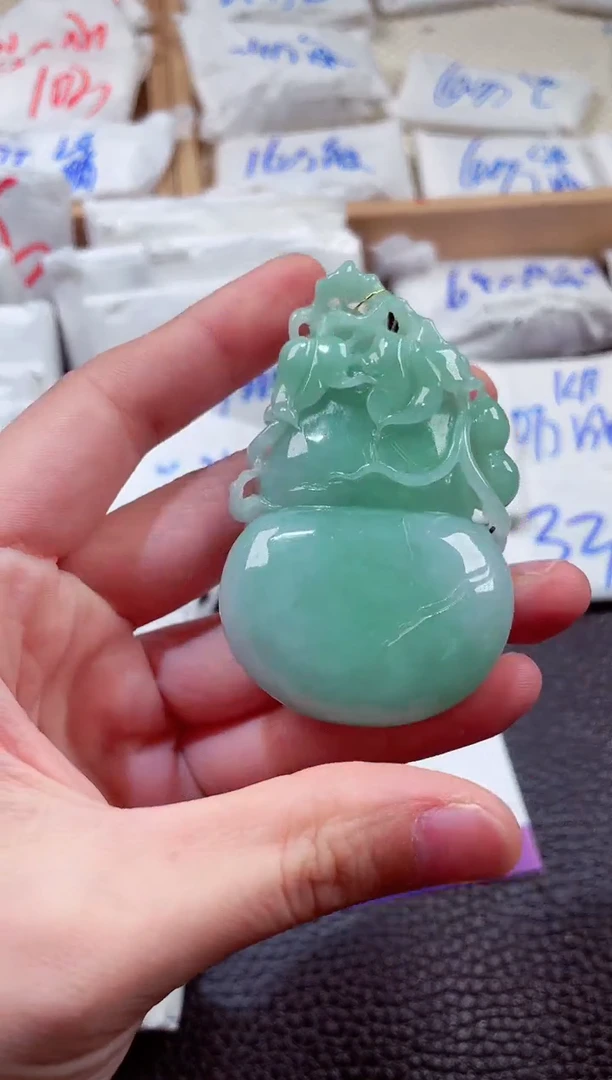 翡翠未镶嵌颈饰00001393