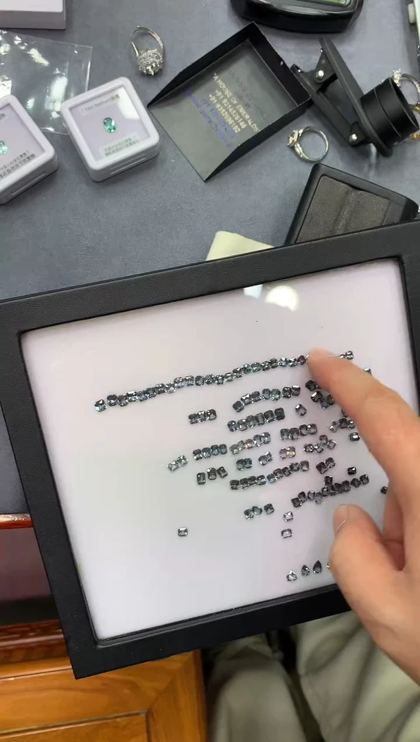 裸石尖晶石0.5-0.6ct 多样性发货一粒 随形