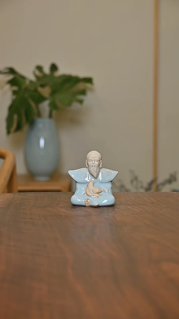 渔翁 天青 微瑕 无款