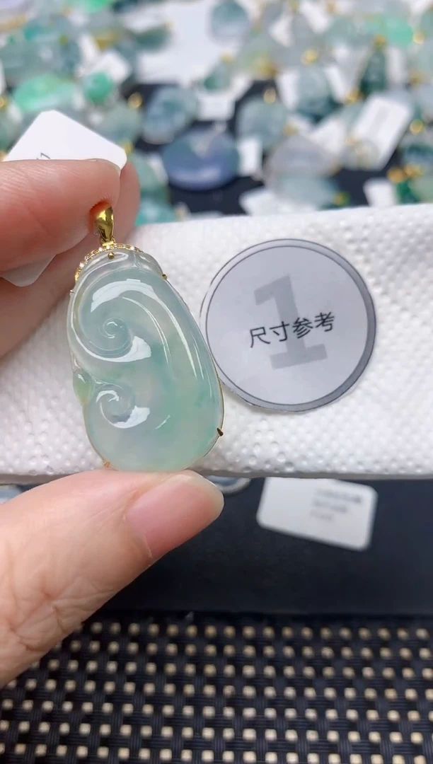 颈饰18K金镶嵌翡翠天然缅甸A货翡翠