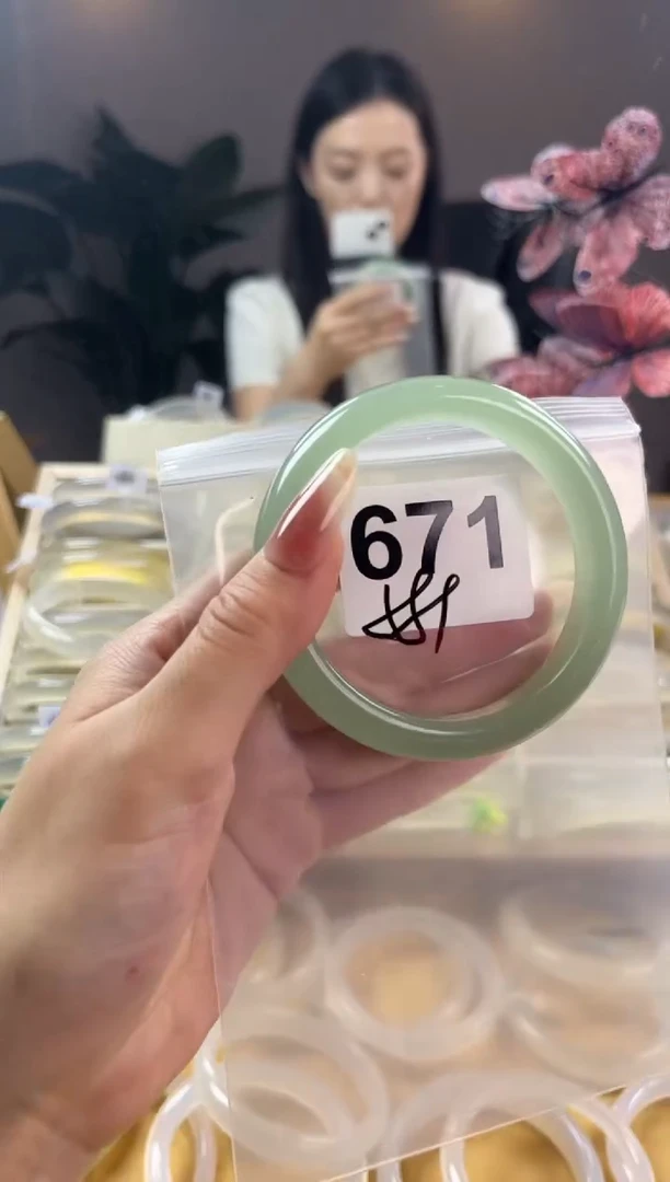 石英质玉手镯未镶嵌671