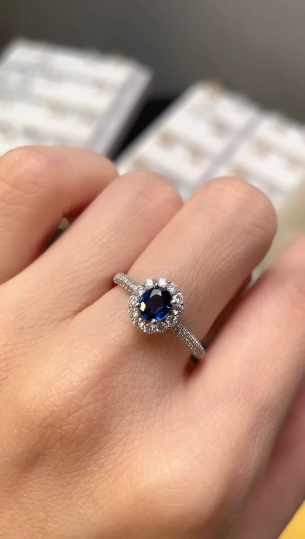 戒指蓝宝石铂Pt950镶嵌皇家蓝主石：0.76ct