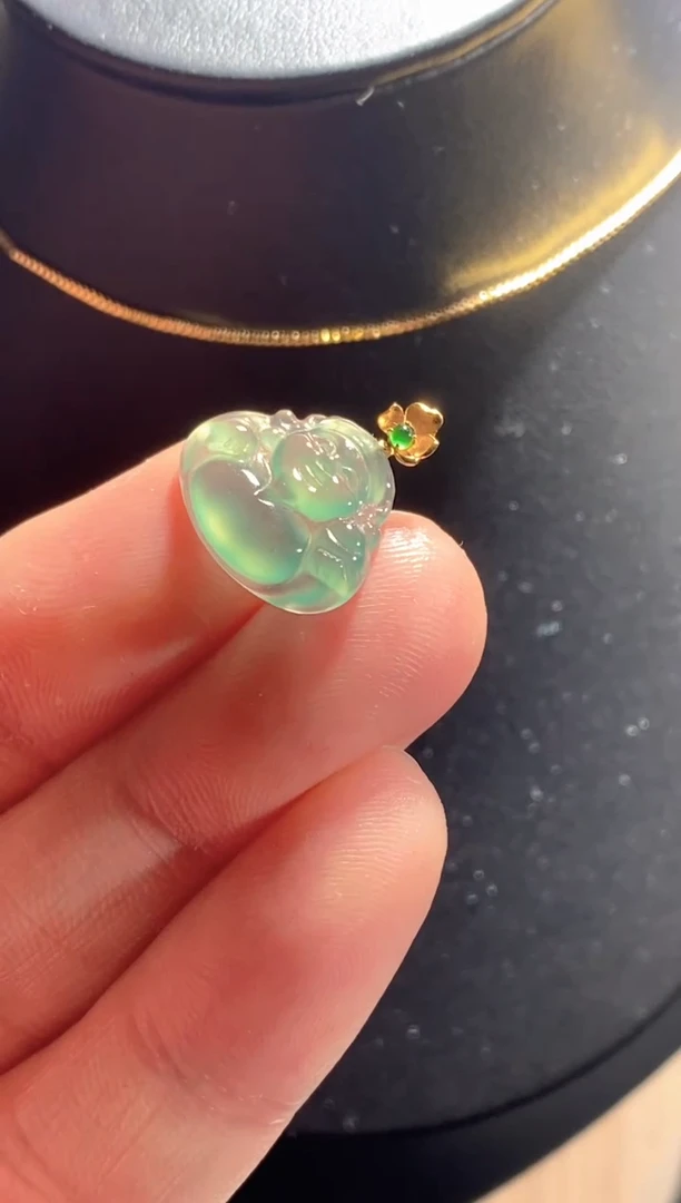 颈饰18K金镶嵌翡翠