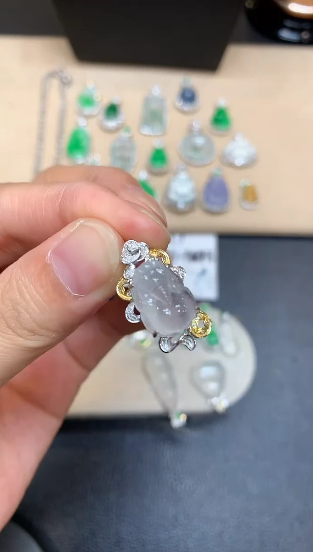 颈饰18K金镶嵌翡翠貔貅【无服务费