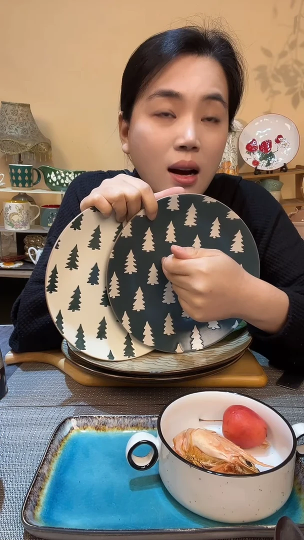 瓷片2个8.5英寸浮雕盘 微瑕介意勿拍