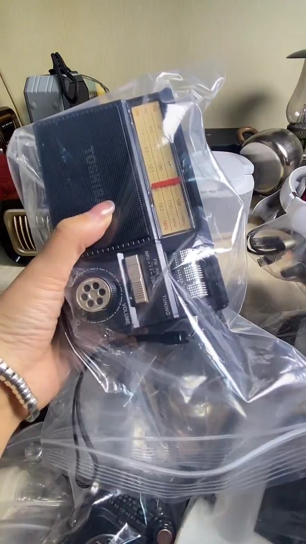 圣*达太阳能板收音机