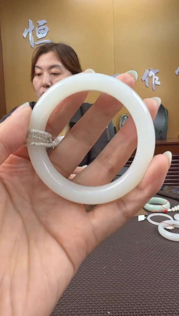 颈饰未镶嵌和田玉手镯54