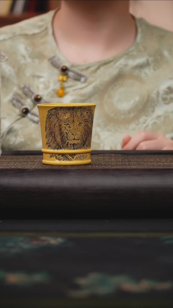 茶壶紫砂黄金段 主人杯 八刀刻绘狮子