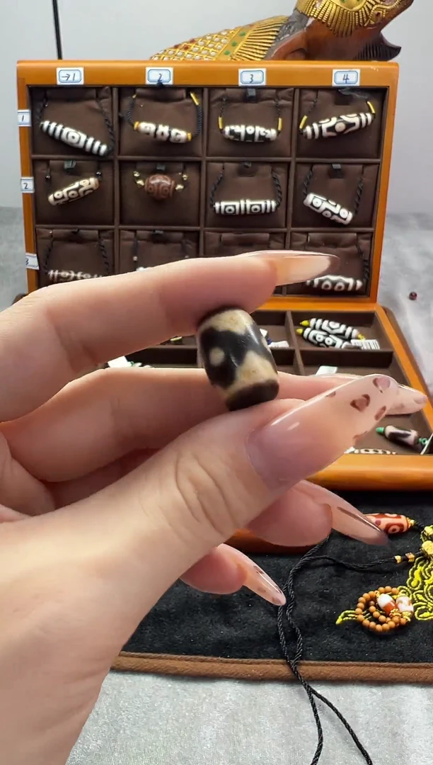 玛瑙/玉髓（覆膜）颈饰未镶嵌88.（微瑕）