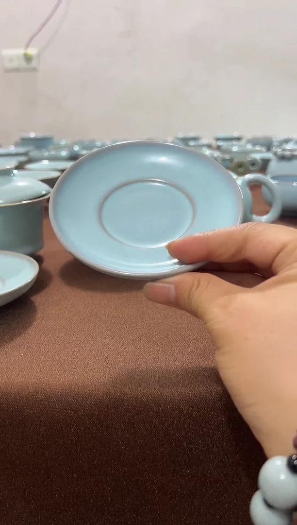 天青釉手拉坯微瑕支钉杯托