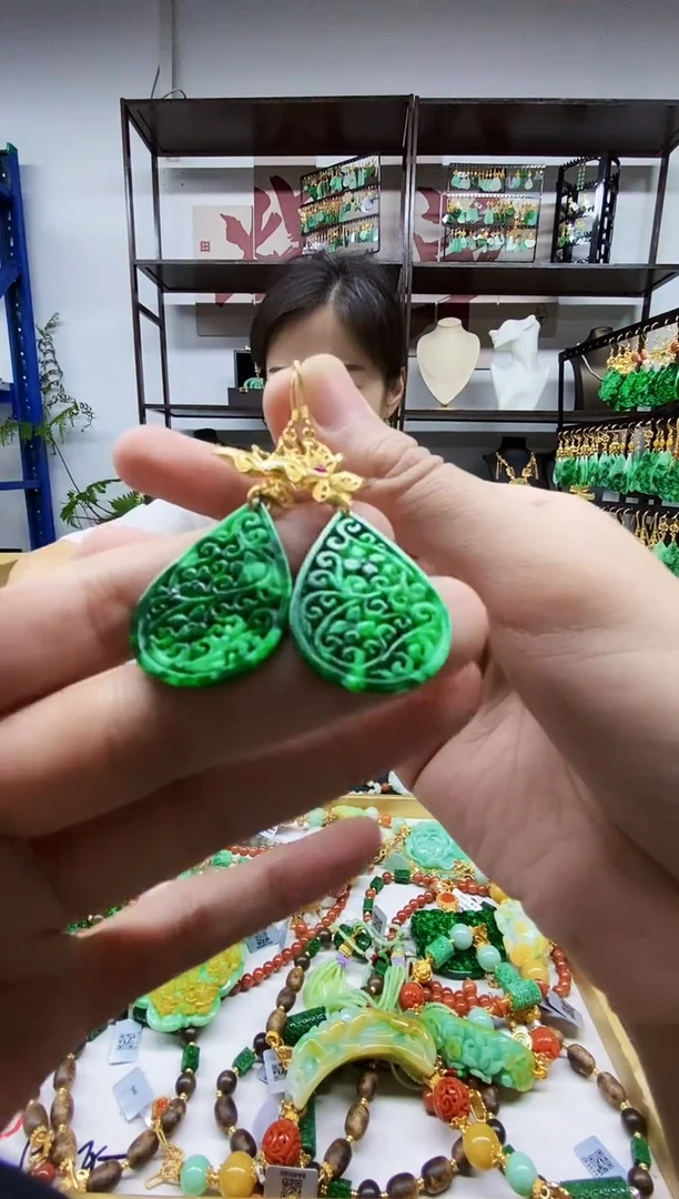 颈饰未镶嵌翡翠复测翡翠耳饰