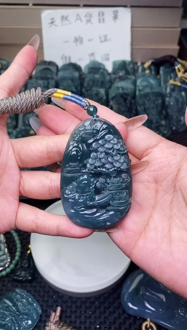 颈饰未镶嵌翡翠