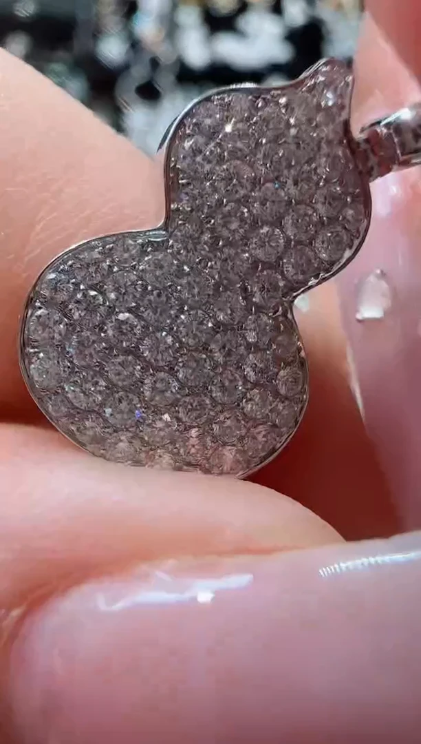 项链18K金镶嵌钻石密石葫芦项链