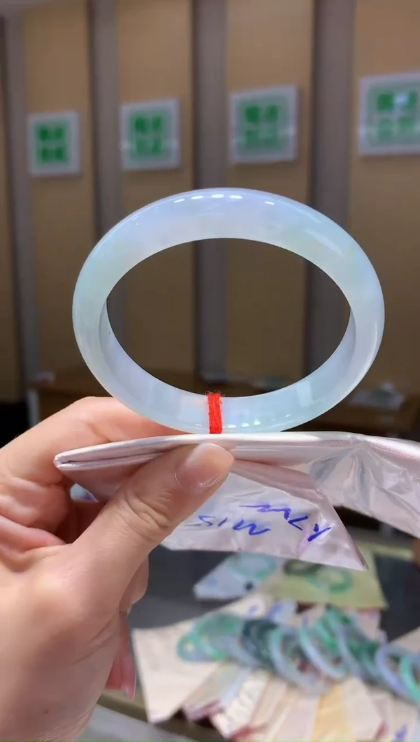 翡翠手镯未镶嵌-M15号圈口57.6