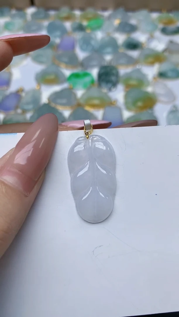 翡翠18K金镶嵌颈饰天然翡翠A货