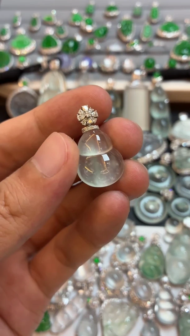 吊坠(不含链)18K金镶嵌翡翠葫芦