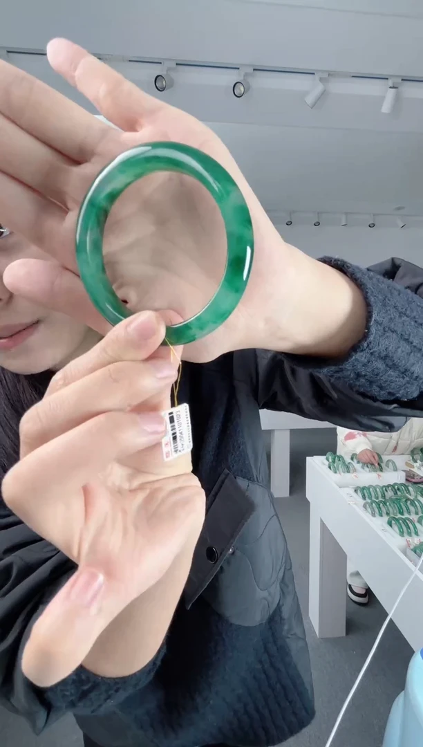 未镶嵌手镯石英质玉111