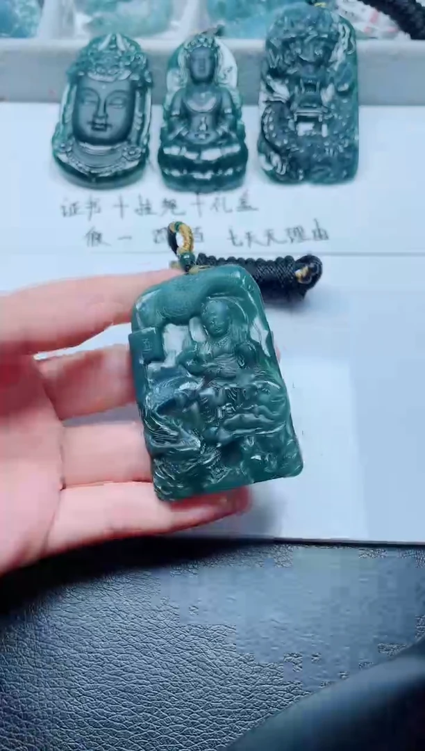 颈饰未镶嵌翡翠