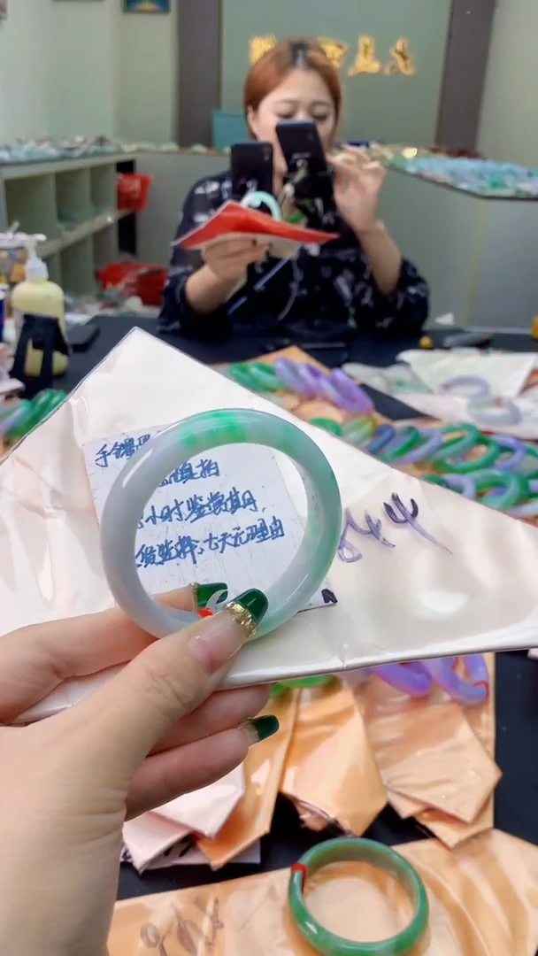 翡翠手镯未镶嵌1003166458