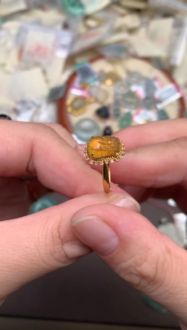 翡翠挂件18K金镶嵌—