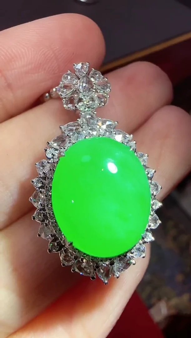 【闪购商品】翡翠吊坠(不含链)18K金镶嵌蛋面