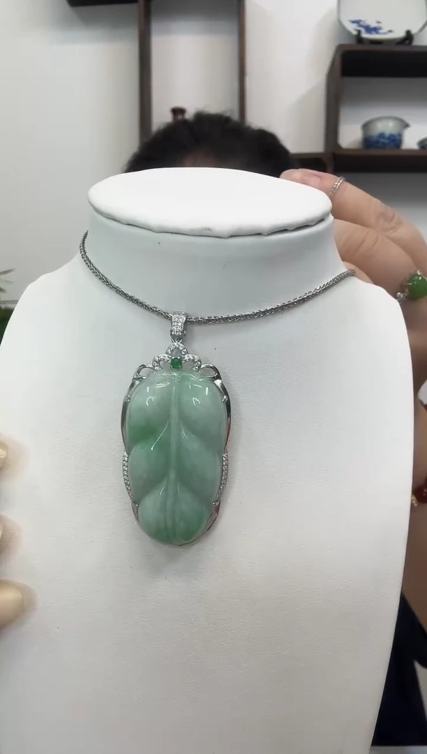 吊坠(赠链)银S925镶嵌翡翠叶子