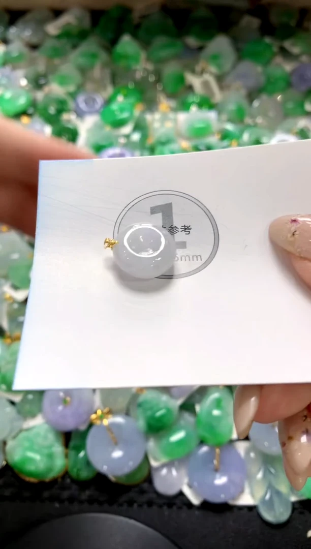 翡翠18K金镶嵌颈饰1111111111111111