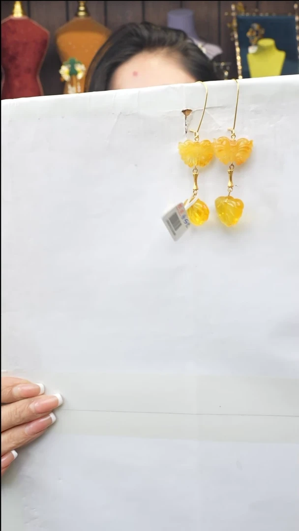 琥珀未镶嵌耳饰多人