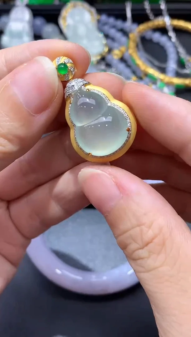 颈饰18K金镶嵌翡翠645-中国好珍宝