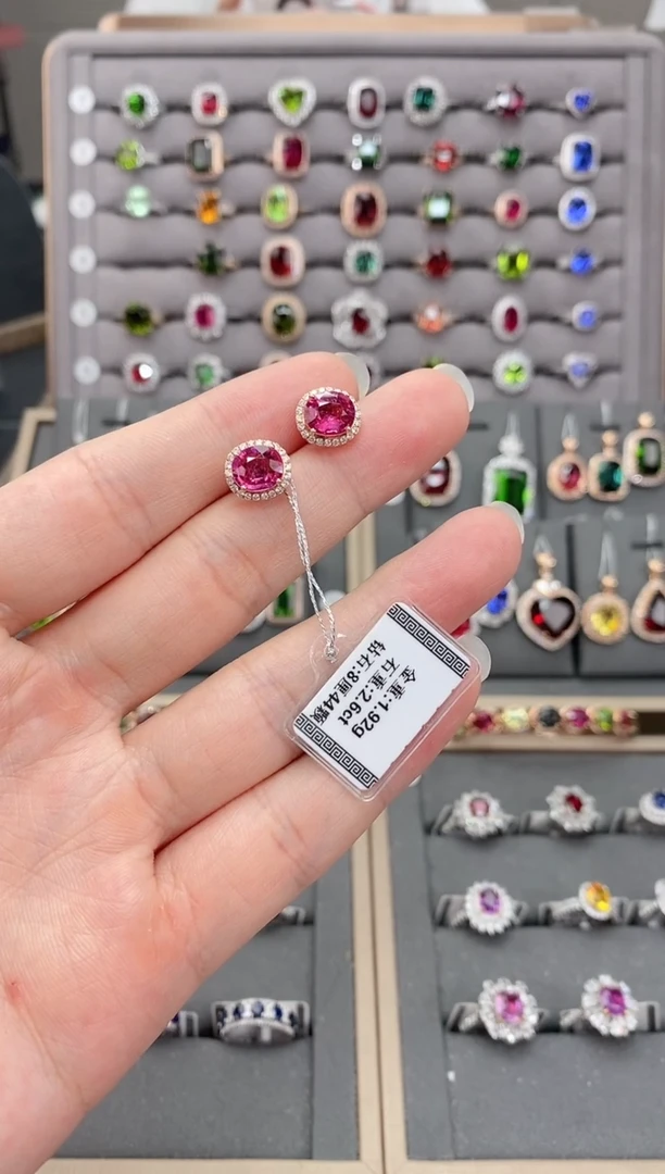 碧玺耳饰18K金镶嵌2.6    配钻