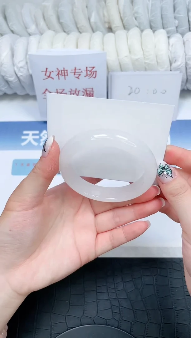 【闪购商品】石英质玉手镯未镶嵌87-56.8