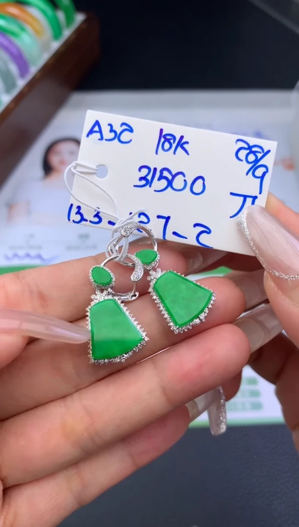 18K金镶嵌翡翠耳饰挂件