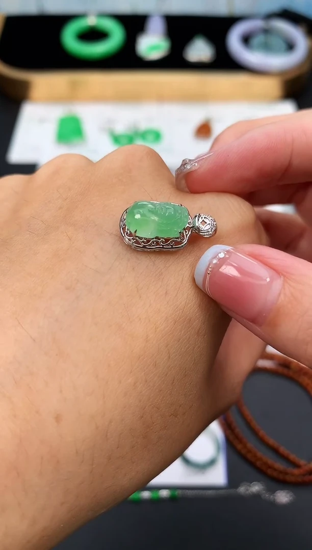 18K金镶嵌定制翡翠48小时鉴赏期 退货不扣服务费