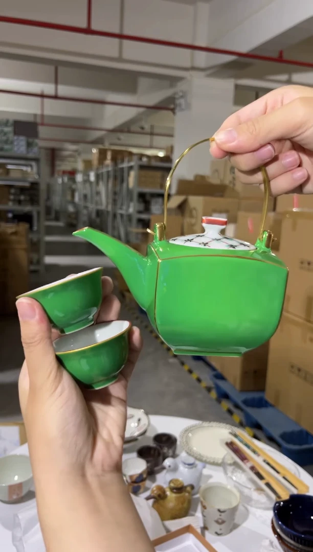 瓷片萌葱描金提梁茶壶+2个茶杯