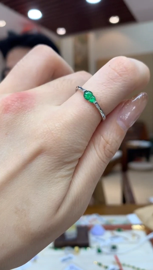 未镶嵌戒指翡翠戒指