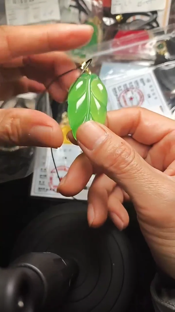 未镶嵌吊坠(赠链)玛瑙/玉髓玛瑙玉髓绿叶吊水