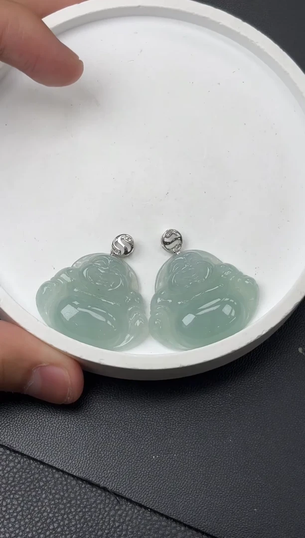 颈饰18K金镶嵌翡翠佛公多样性发一件