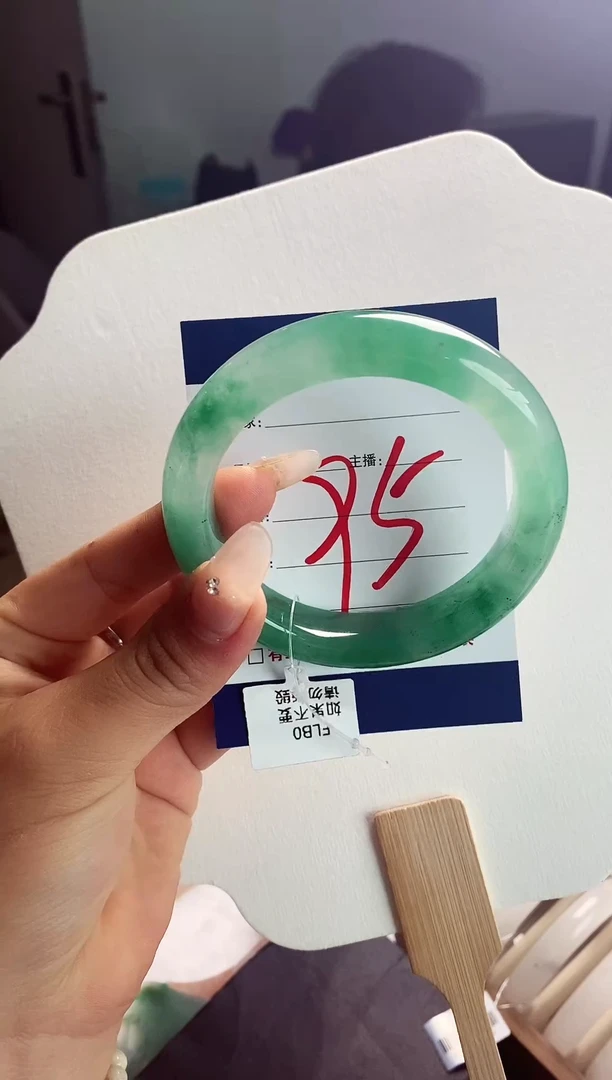 未镶嵌手镯石英质玉（非洲翠）60