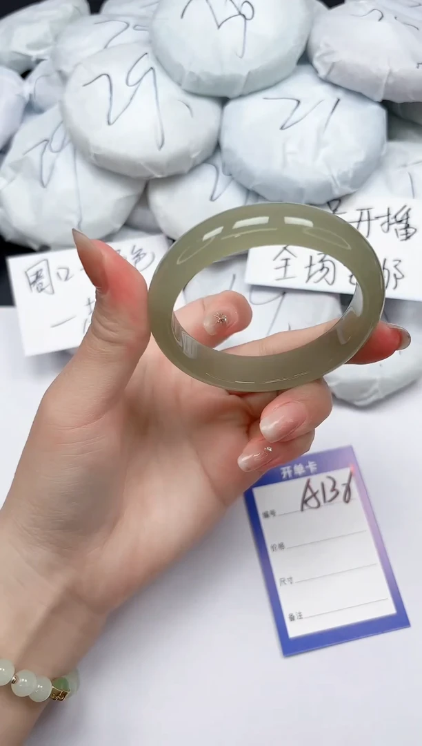 未镶嵌手镯石英质玉A136/55