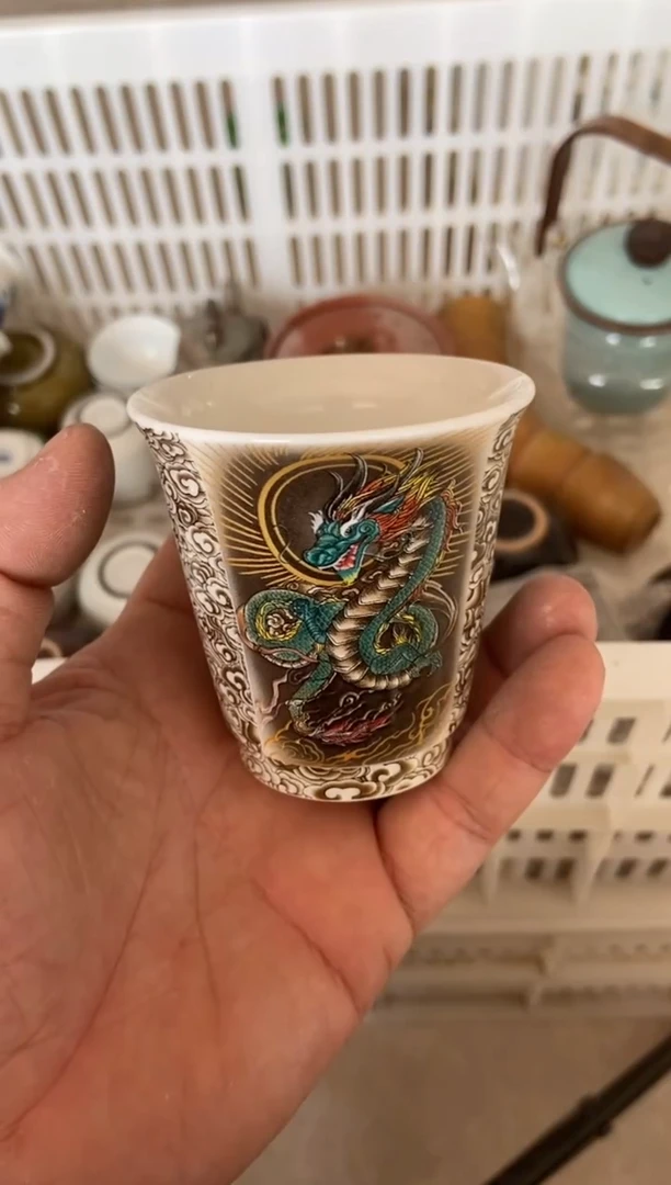 摄影的产品有使用过的痕迹有点脏介意勿拍