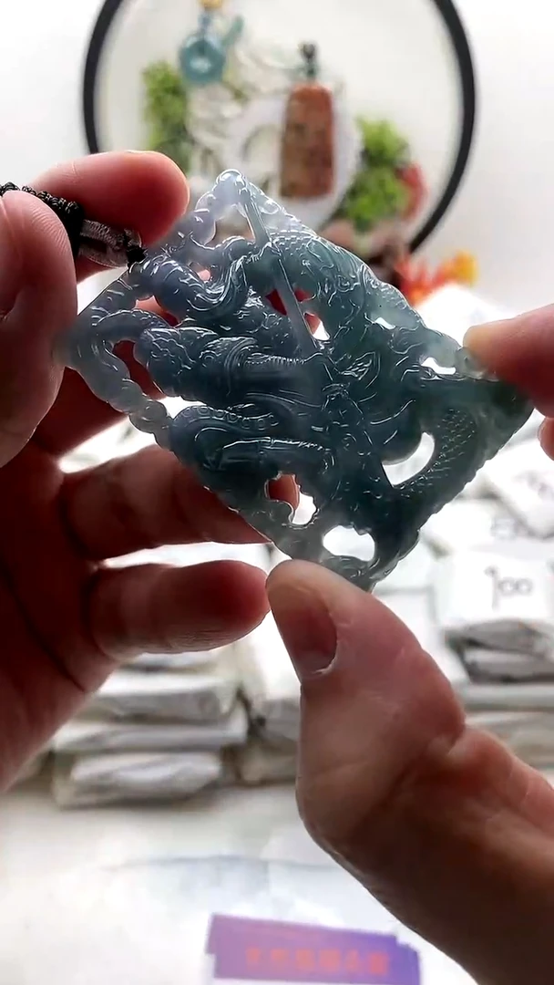 颈饰未镶嵌翡翠关公