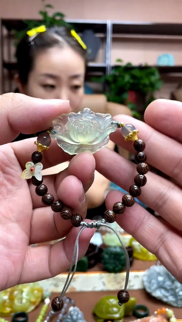 未镶嵌岫玉吊坠多样性发货发其中之一