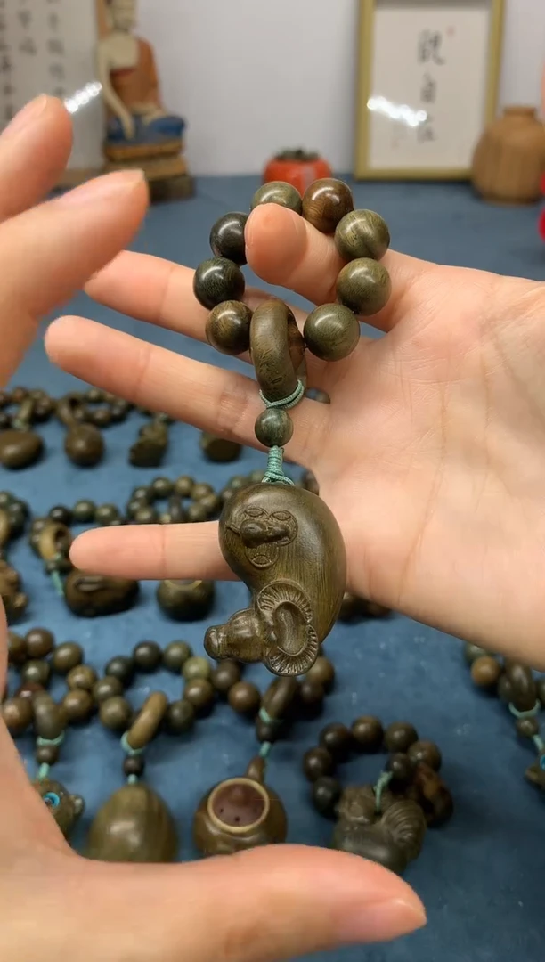 【闪购商品】维腊木（绿檀）把件数你牛 盘玩件