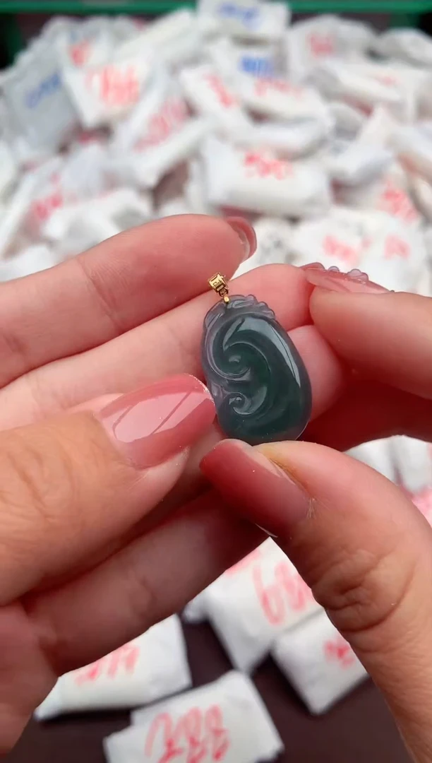 【闪购商品】翡翠颈饰18K金镶嵌一 