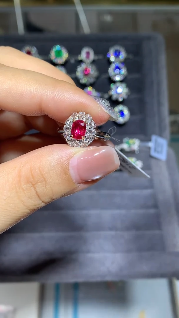 18K金镶嵌戒指红宝石1.09CT