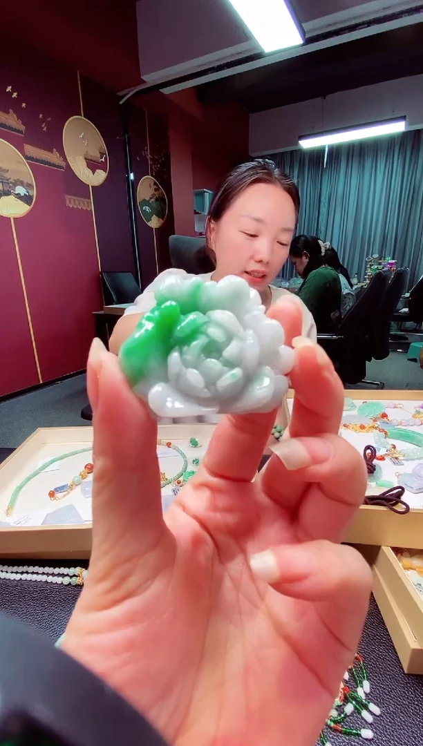 翡翠未镶嵌颈饰翡翠吊坠