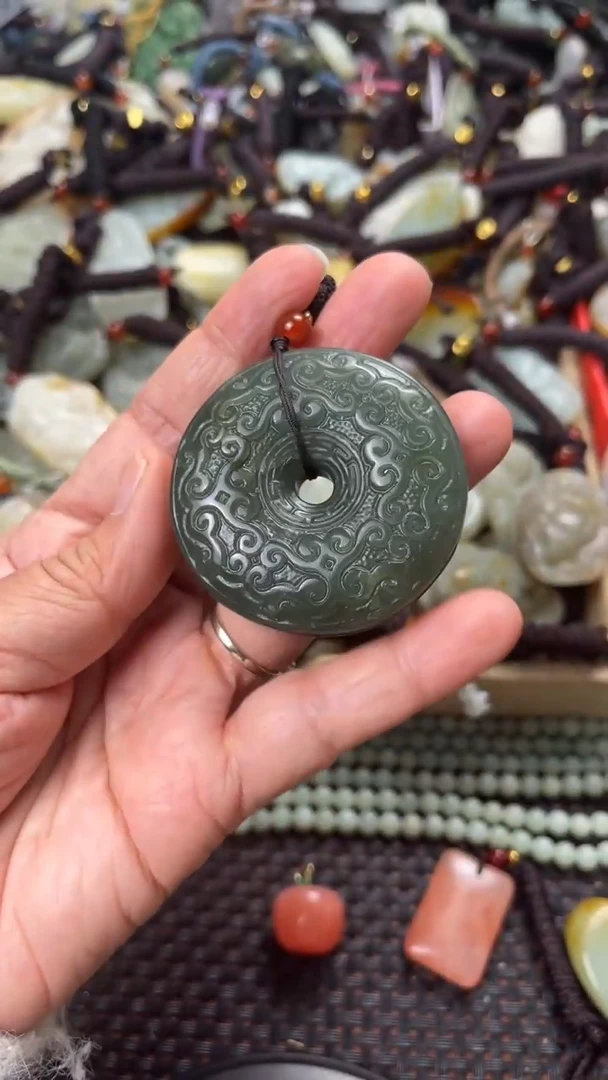 【闪购商品】和田玉颈饰未镶嵌多样性发货没有证书拍一发一有瑕