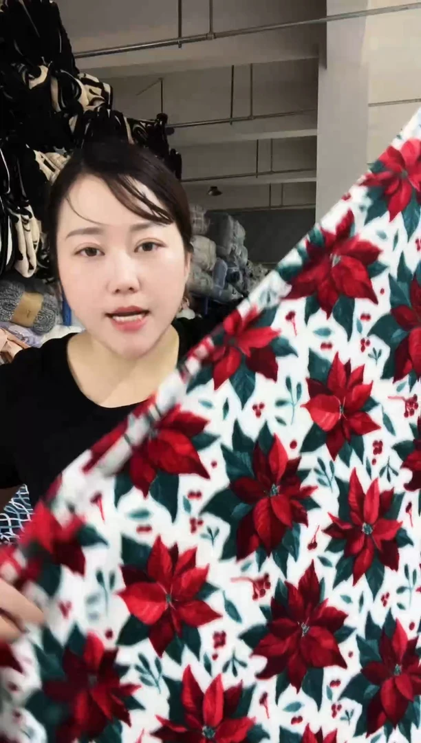 混纺主播手上展示的产品